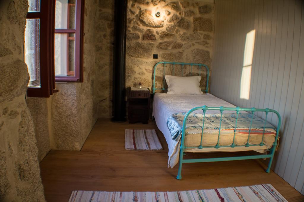 Casas Dos Avos Guest House Vale de Cambra Cameră foto